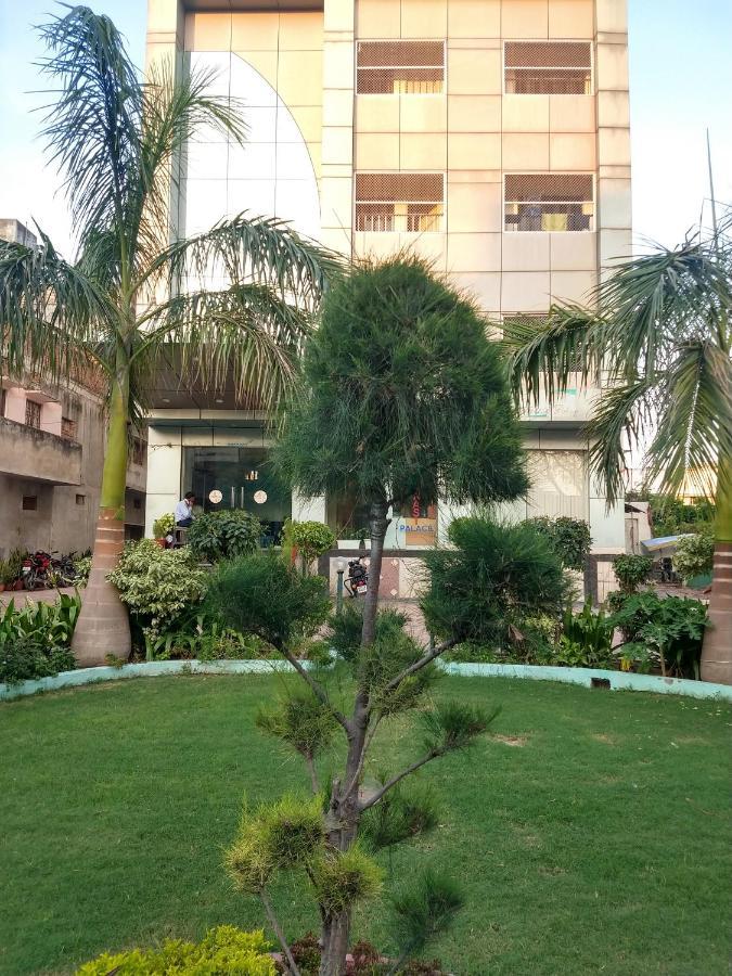 Varanasi Palace Bagian luar foto