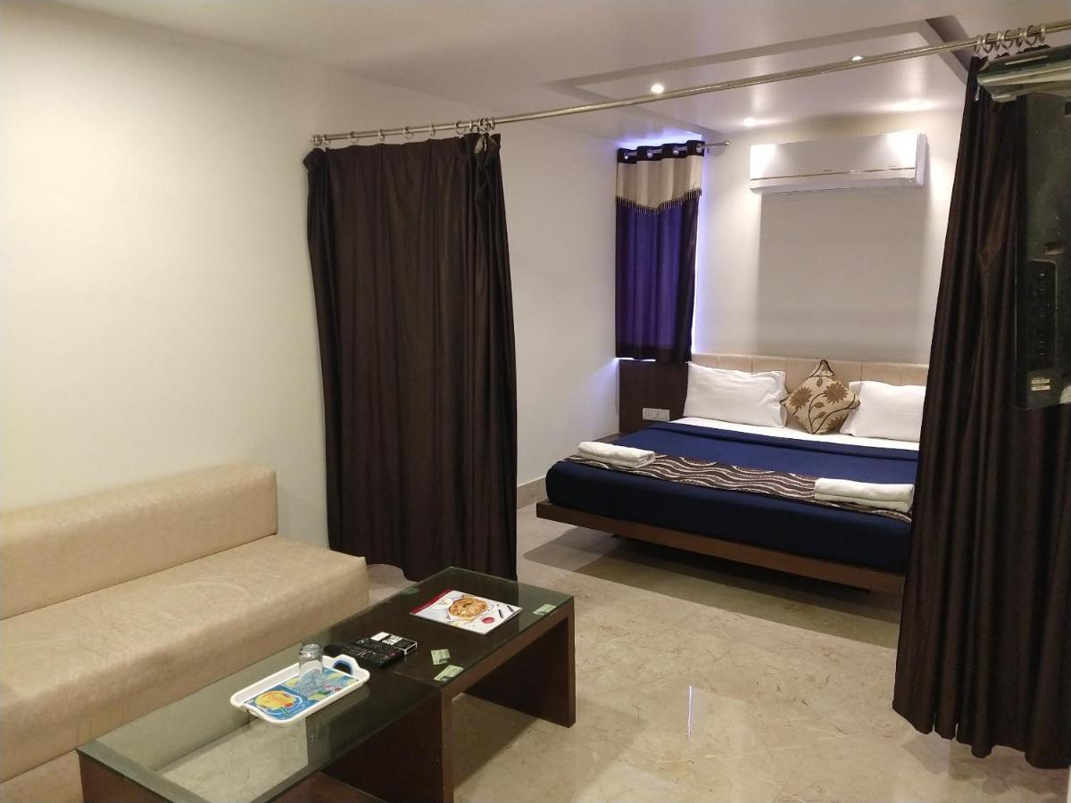 Varanasi Palace Bagian luar foto