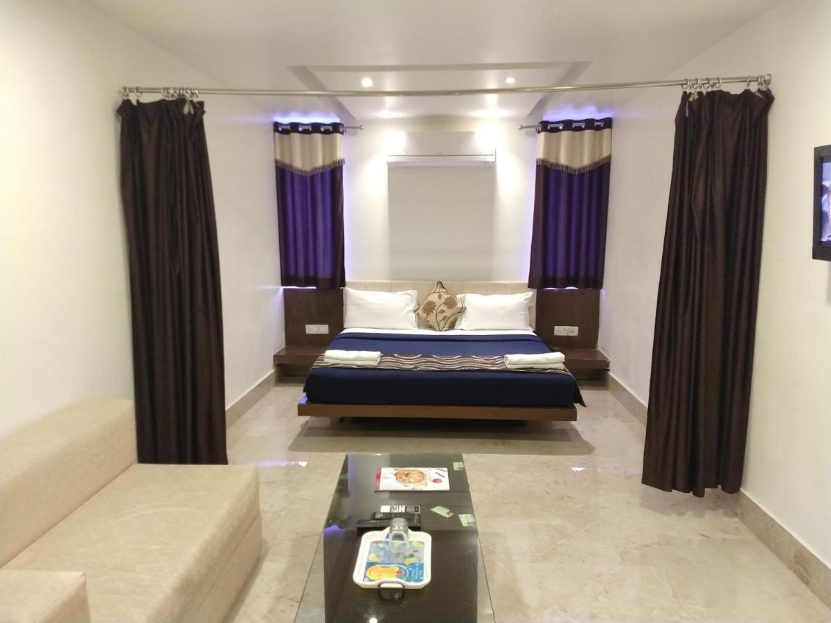Varanasi Palace Bagian luar foto