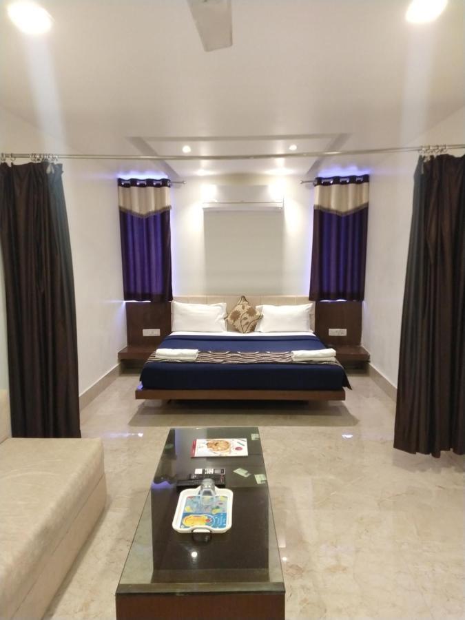 Varanasi Palace Bagian luar foto